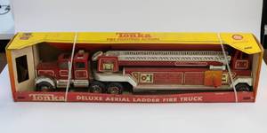 lot 255 image: Tonka - Deluxe Aerial Loading Fire Truck