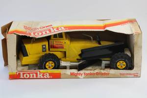 lot 253 image: Tonka - Mighty Tonka Grader
