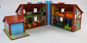 lot 244 image: Vintage Fischer Price Toy House