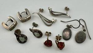 lot 296 image: Sterling Silver Earrings Lot of 5 Pairs Vintage 20.8g