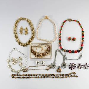 lot 267 image: Costume Jewelry Necklace, Earring, Pendant and Sweater Clip Lot