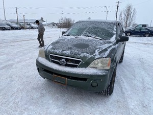 lot 8 image: 2003 Kia Sorento