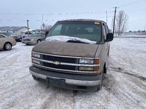 lot 14 image: 2001 Chevrolet Express 1500 Van only 103,625 miles