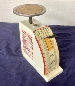 lot 10 image: Vintage Hanson Recipe Scale