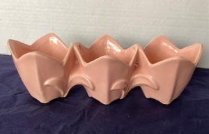 lot 31 image: McCoy Triple Tulip Planter