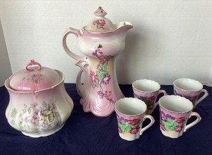 lot 34 image: Victorian Ceramic Group