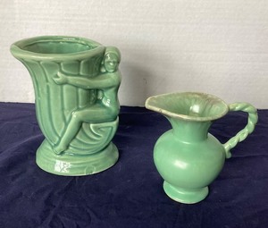 lot 44 image: McCoy Art Deco Vase