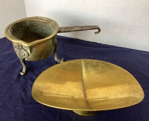 lot 64 image: Pair of Antique Brass Items