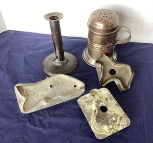 lot 74 image: Group of Antique Tin Household Items