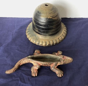 lot 130 image: Antique Cast Iron Stringholder and Alligator
