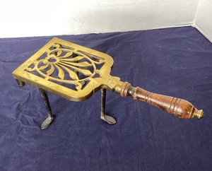 lot 131 image: Antique English Brass Hearth Trivet