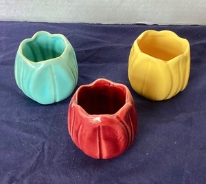 lot 157 image: Set of 3 McCoy Tulip Vases