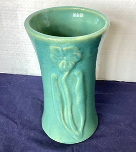 lot 164 image: Zanesville Art Deco Vase