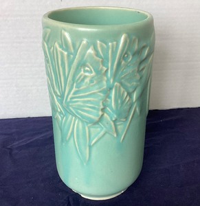 lot 165 image: Nelson McCoy Aqua Butterfly Vase