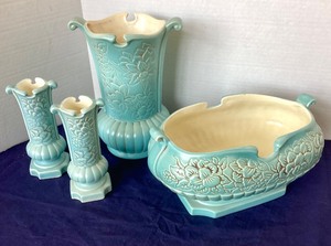 lot 167 image: Group of Red Wing Blue Magnolia Pottery