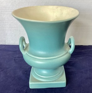 lot 169 image: Red Wing Urn Vase
