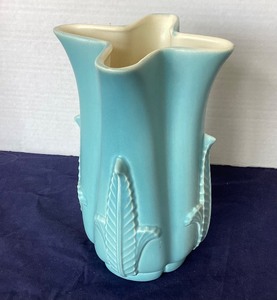 lot 170 image: Red Wing Art Deco Vase and McCoy Fan Vase