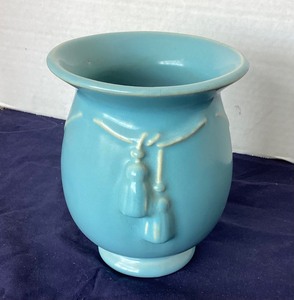 lot 173 image: Weller Vase