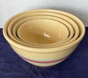 lot 177 image: Nesting Group of 4 Watt Ovenware Bowls