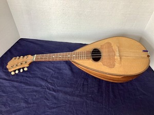 lot 194 image: Vintage Italian Bowback Mandolin