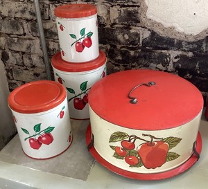 lot 212 image: Group of 4 Vintage Kitchen Containers