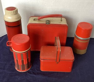 lot 213 image: Group of 5 Vintage Red  White Kitchen Items