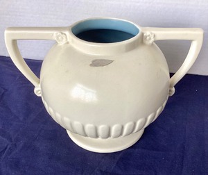 lot 221 image: Red Wing Dbl. Handled Art Deco vase