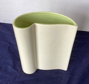 lot 222 image: Red Wing Vase #B712