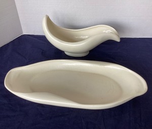 lot 224 image: Pair of Red Wing  Planter  Vases