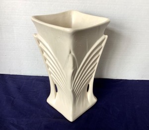 lot 234 image: McCoy White Art Deco Vase