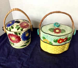 lot 242 image: Pair of Vintage Japanese Biscuit Jars #2