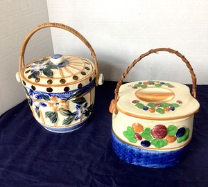 lot 243 image: Pair of Vintage Japanese Biscuit Jars #3