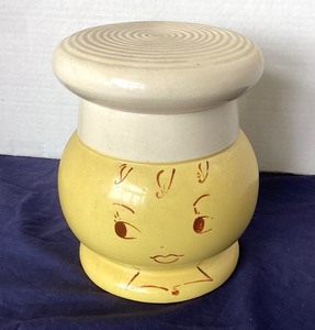 lot 252 image: Happy Lady Chef Cookie Jar