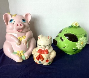 lot 254 image: Trio of Pig Cookie Jars
