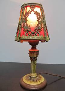 lot 22 image: Working Vintage Cast Metal Boudoir Lamp wShade
