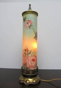 lot 38 image: Excellent Vintage Hand Painted Glass Glowing Lamp