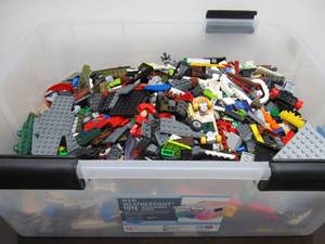 lot 51 image: LARGE Estate Lot of Assorted LEGO Pieces - 12lbs