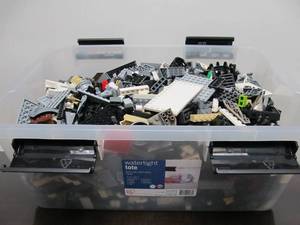 lot 52 image: LARGE Estate Lot of Assorted LEGO Pieces - 12lbs