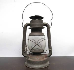 lot 60 image: Vintage Dietz D-Lite No. 2 Lantern