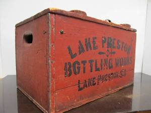 lot 61 image: Very Cool Vintage 1930s Advertising Crate - Lake Preston Bottling Works, South Dakota 