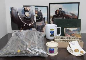 lot 66 image: Estate Lot of Railroad Items