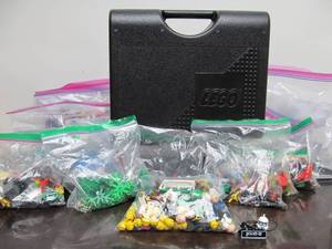 lot 68 image: Larg Estate Lot of LEGO Pieces wCase - Many Mini Figs