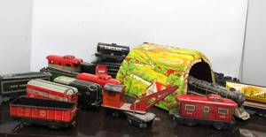 lot 70 image: Large Lot of MARX Tin Litho O Gauge Trains & Tunnel