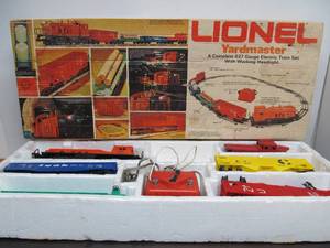 lot 71 image: LIONEL Yardmaster Train Set wOriginal Box