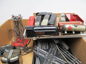lot 72 image: Vintage MARX Commodore Vanderbilt O Gauge Train Set wTrack & Extras