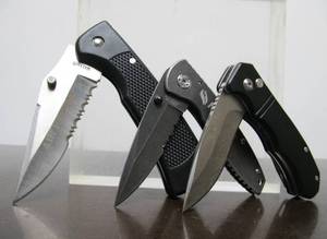 lot 189 image: Lot of 3 Good Folding Utility Knives - Maxam, MTech & Dakota