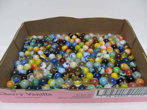 lot 205 image: Excellent Estate Lot of Vintage Marbles #2