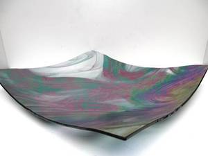 lot 206 image: Beautiful Signed Iridescent Art Glass Centerpiece 