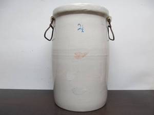 lot 97 image: Antique RED WING Stoneware 4 Gallon Churn