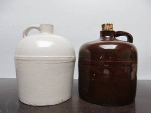 lot 98 image: Nice Clean Pair of Smaller Old RED WING etc Stoneware Jusgs